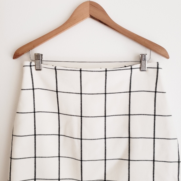 SOLD H&M Plaid Skirt - Picture 3 of 7